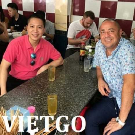 Vị khách hàng thân thiết – ông Alonso – chuẩn bị có mặt tại Việt Nam để gặp gỡ nhà cung cấp, xưởng sản xuất sản phẩm giày thể thao