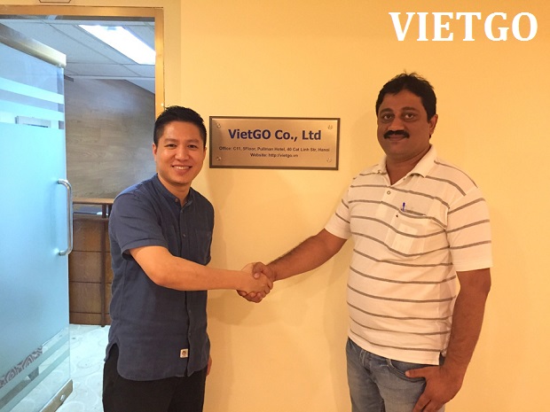 ông Benjamin và anh Việt