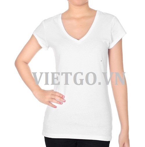 Nhà nhập khẩu người Mỹ cần mua 2.000 chiếc áo T-shirt.