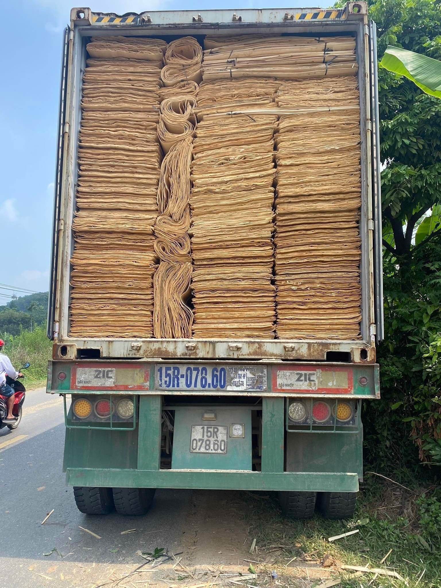 Công ty TNHH Hải Minh cần tìm cước biển cho mặt hàng Ván bóc sang Ấn Độ