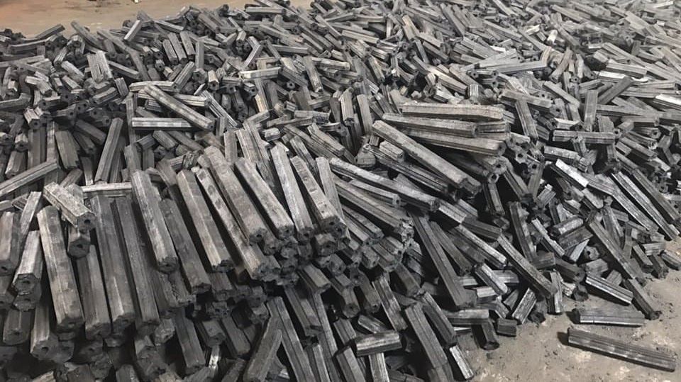 Công ty TNHH LUCKY 999 cần tìm nhà vận tải biển sản phẩm Than củi mùn cưa sang Nhật Bản