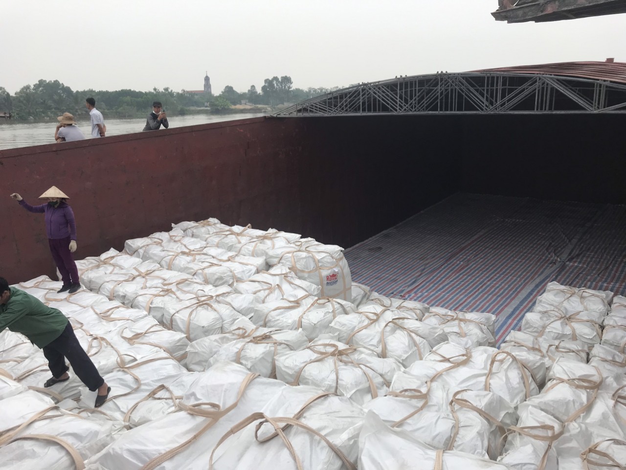 Công ty TNHH TM Anh Minh Fresh cần tìm đơn vị vận tải biển sang COLOMBIA sản phẩm xi măng
