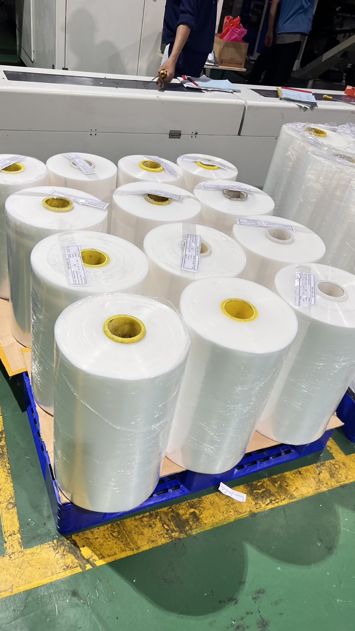 Cần tim đơn vị vận tải biển cho sản phẩm cuộn nilon PE đi Georgia