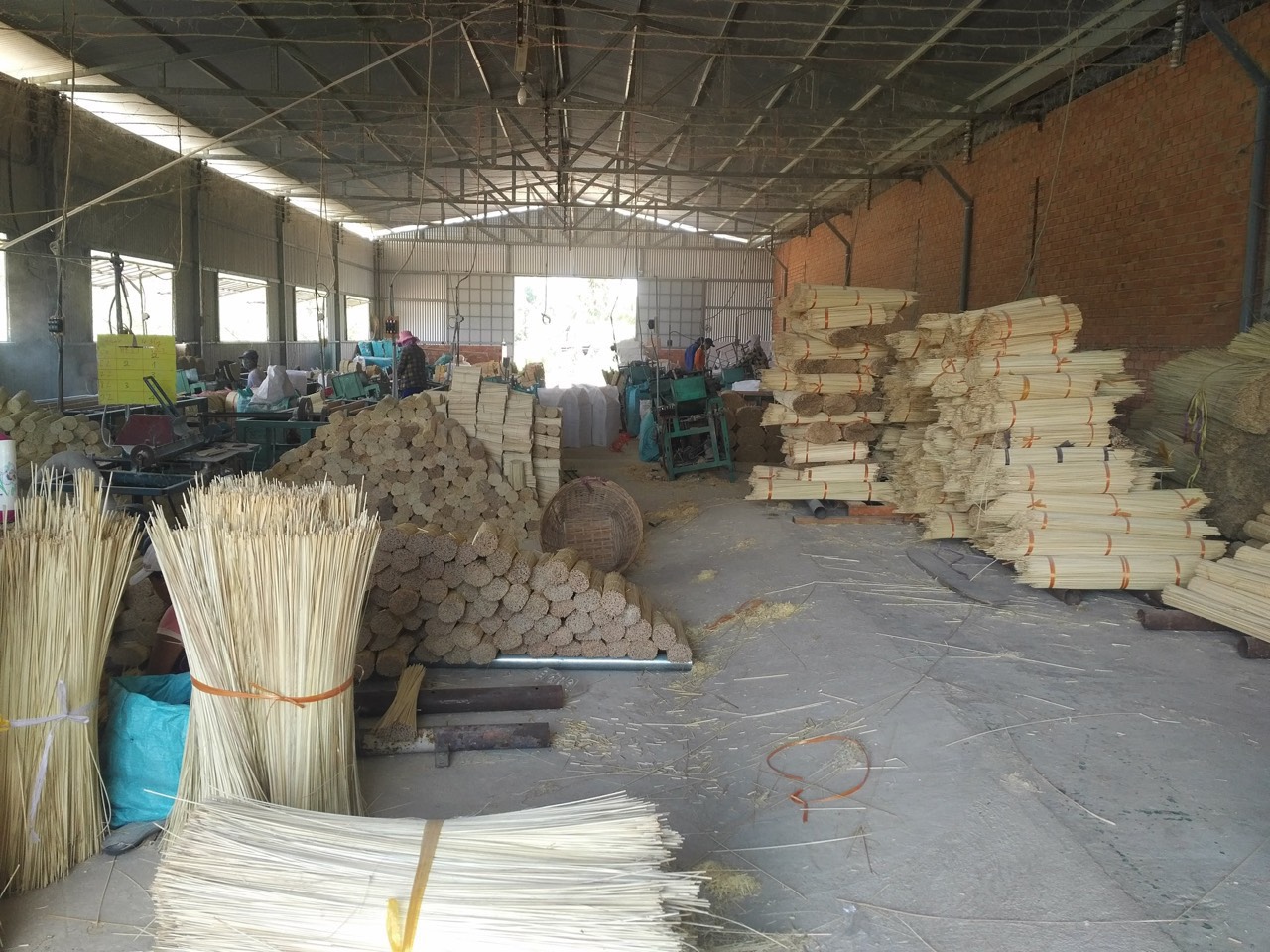 Cần tìm nhà vận tải biển sản phẩm Xiên tre sang UAE