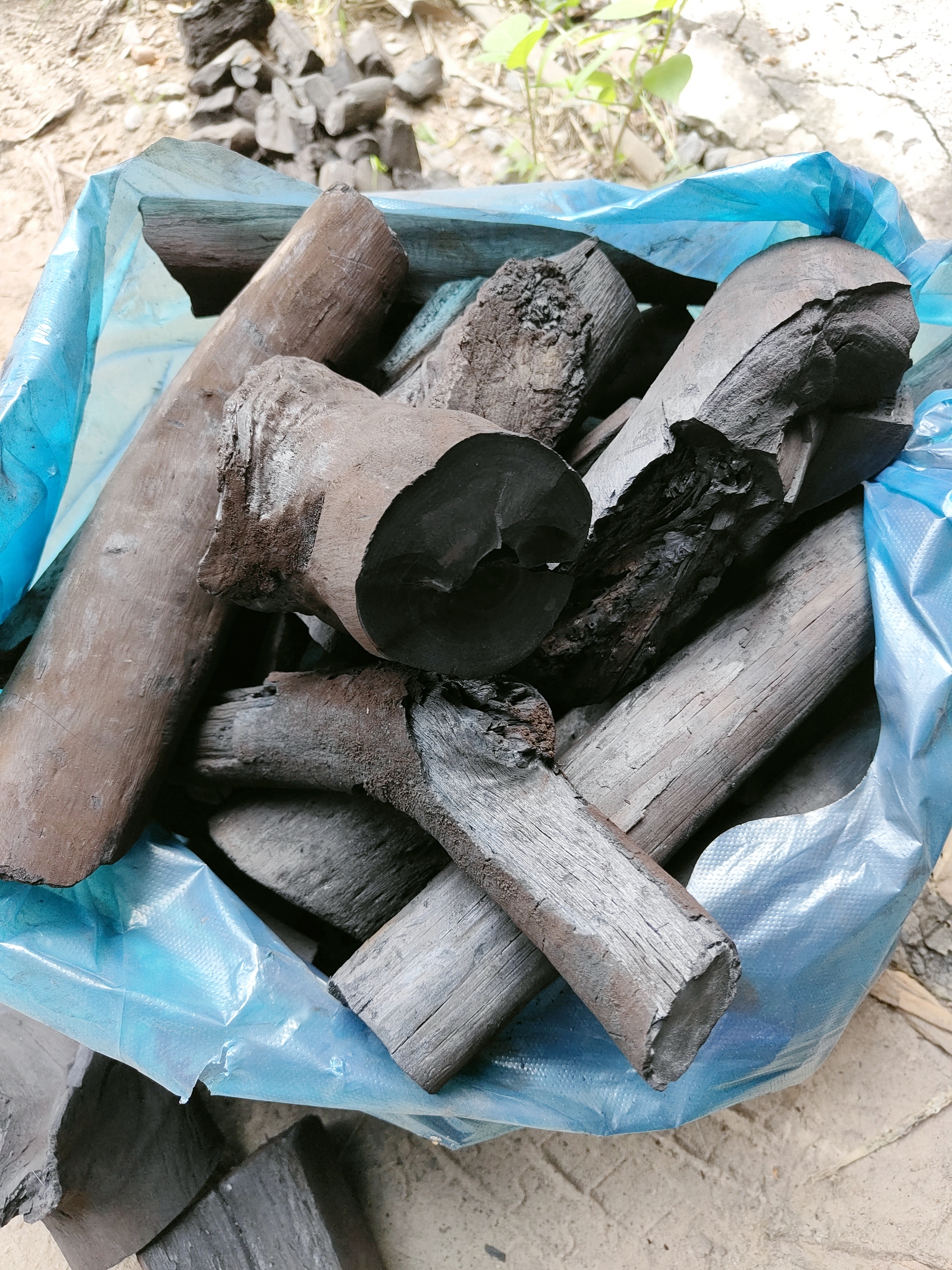 Cần tìm cước biển mặt hàng than đen đi Trung Quốc và Ả rập xê út 