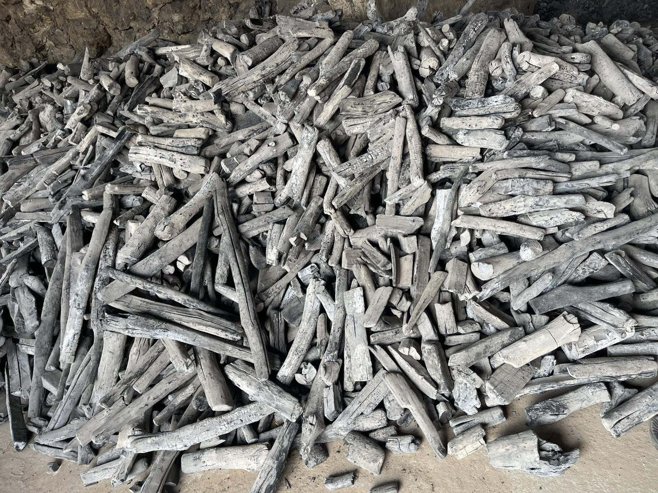 Tìm vận tải chuyên tuyến Dammam, Ả Rập sản phẩm Than trắng