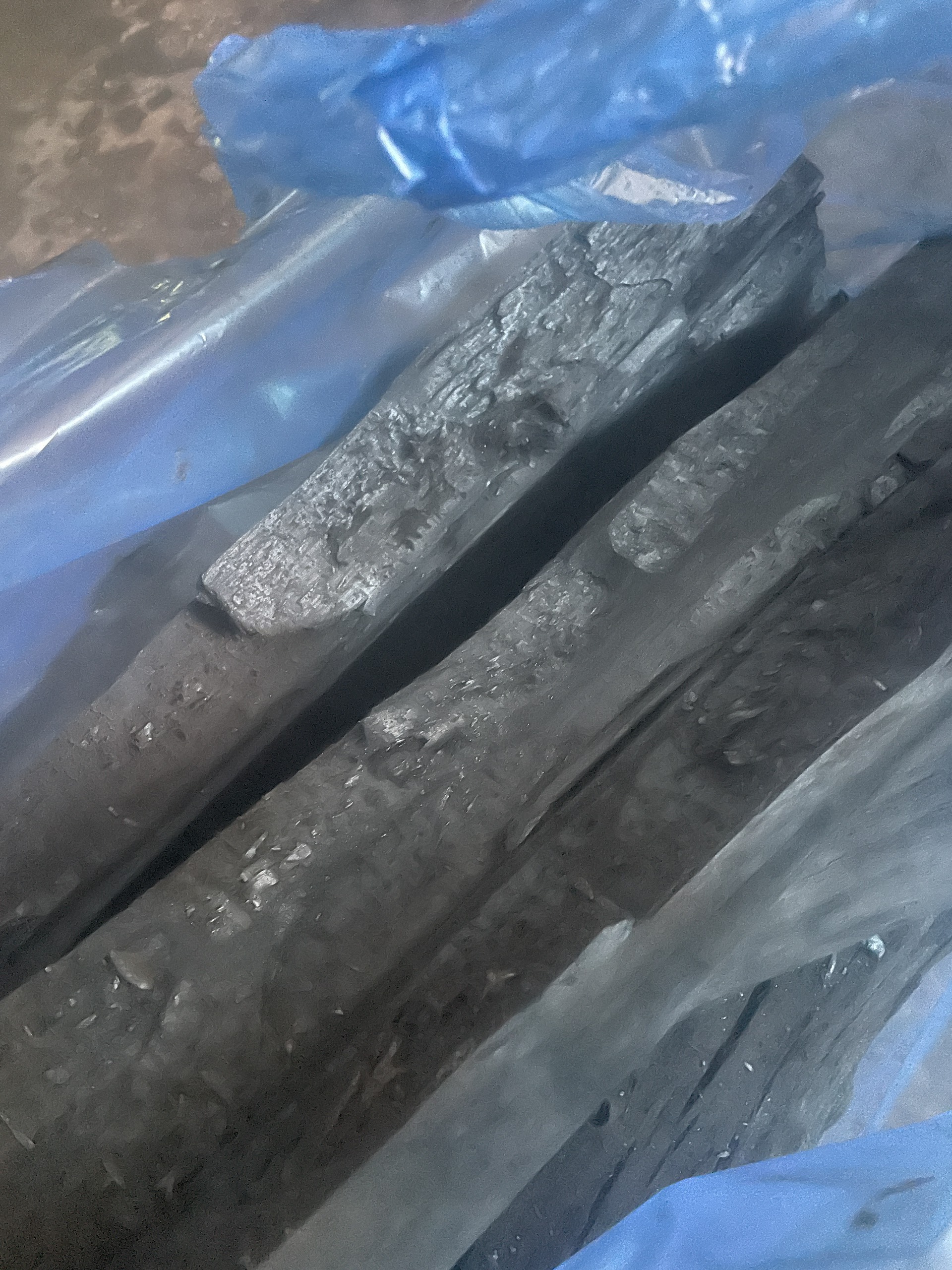 Cần tìm FWD vận tải báo giá cước sản phẩm than đi Hàn Quốc