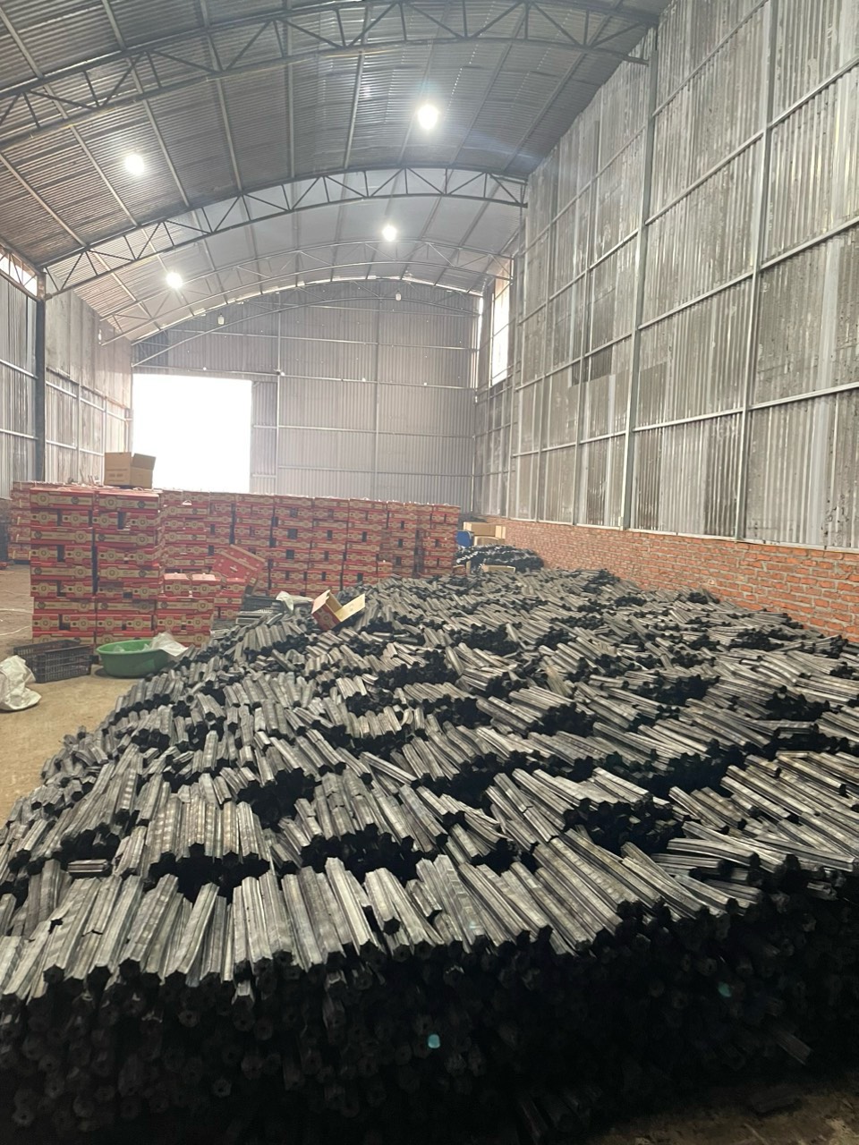 Cần tìm đơn vị vận tải biển sản phẩm Than mùn cưa đến thị trường Ả Rập Xê-út
