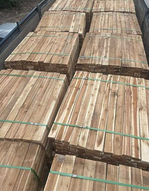 Cần tìm đơn vị vận tải vận chuyển mặt hàng gỗ keo xẻ đi Trung Quốc