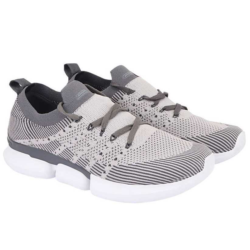 Im looking for sneakers