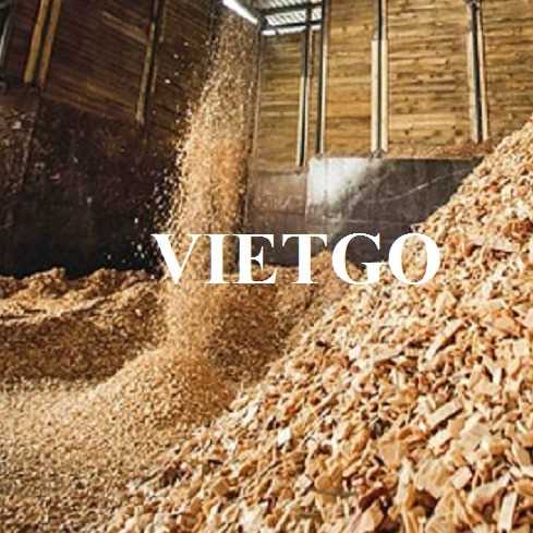 Vị khách hàng người Mỹ đang cần nhập mua sản phẩm gỗ vụn