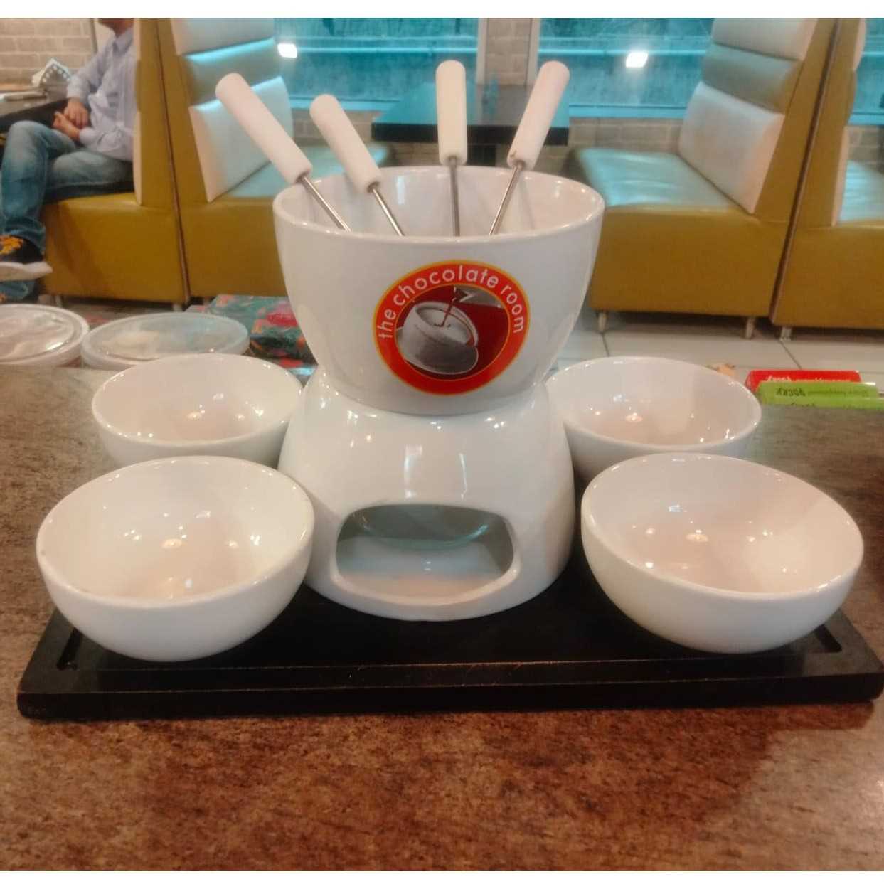 I want to buy ceramic customised crockery 