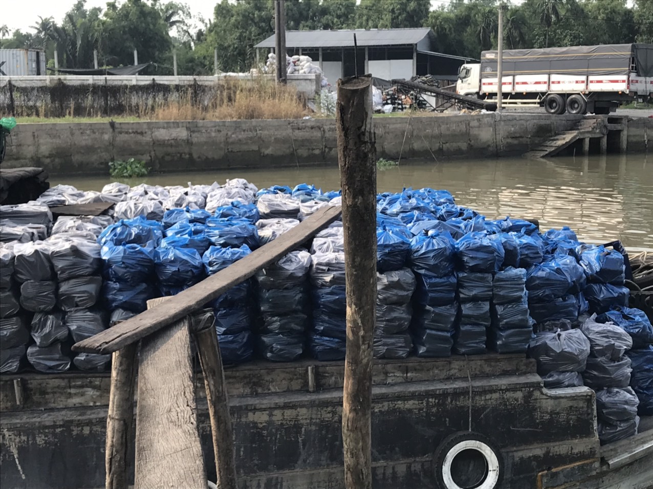 Cần tìm đơn vị FWD chuyên về hàng than 