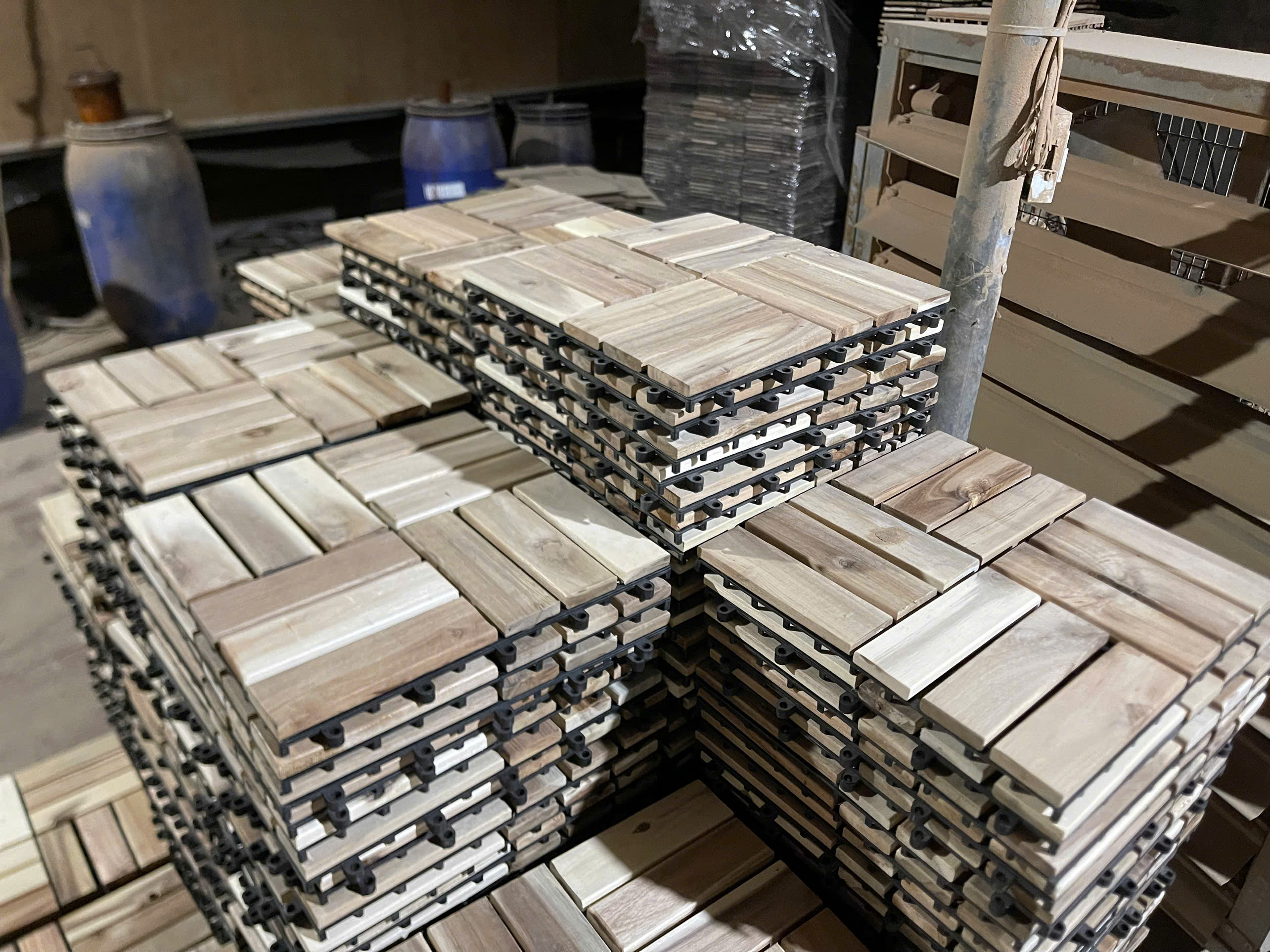 Cần tìm đơn vị vận tải vận chuyển hàng vỉ ván sàn đi Trung Quốc