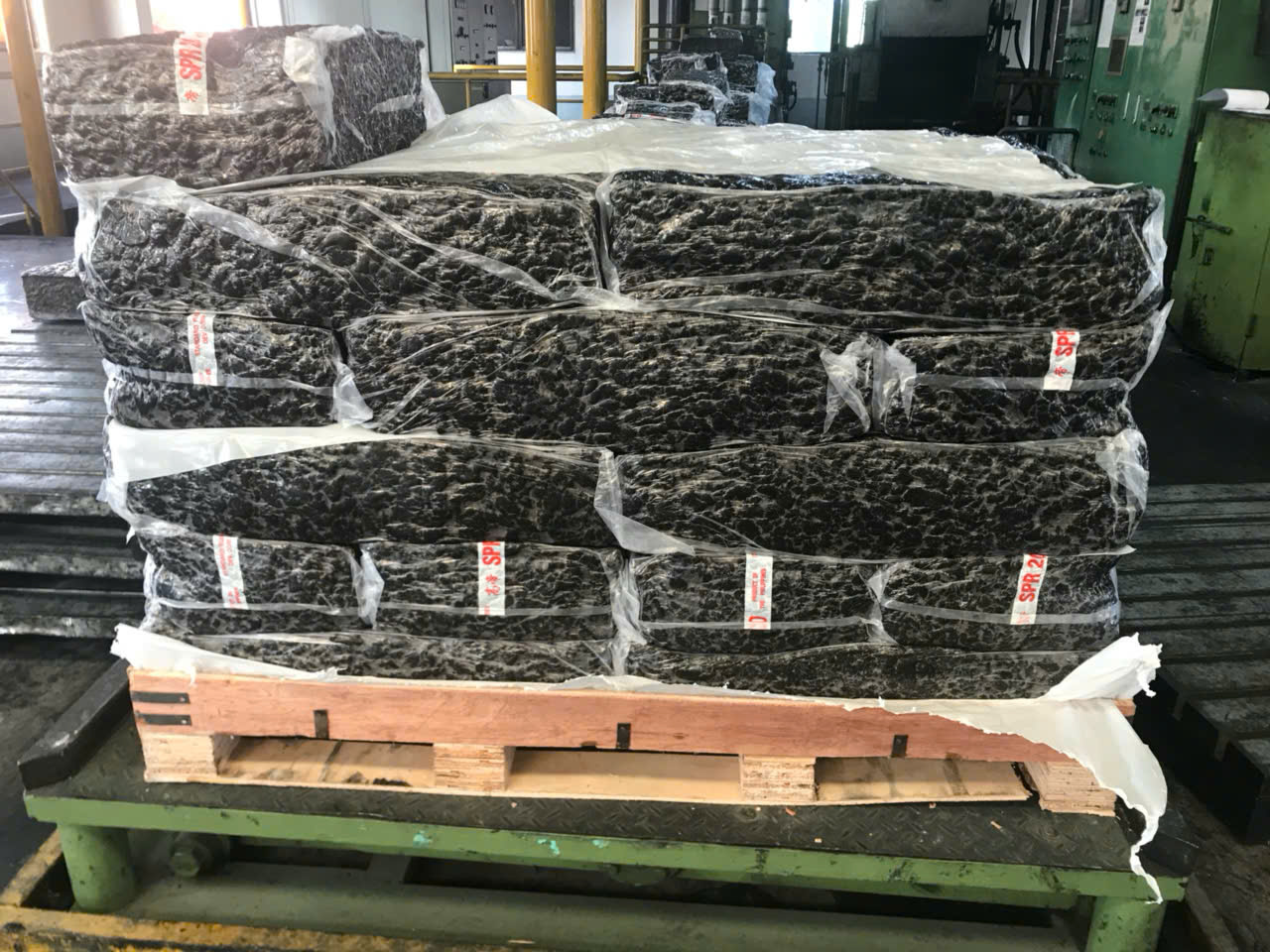Cần tìm FWD báo giá cước vận tải hàng mủ cao su đi Trung Quốc