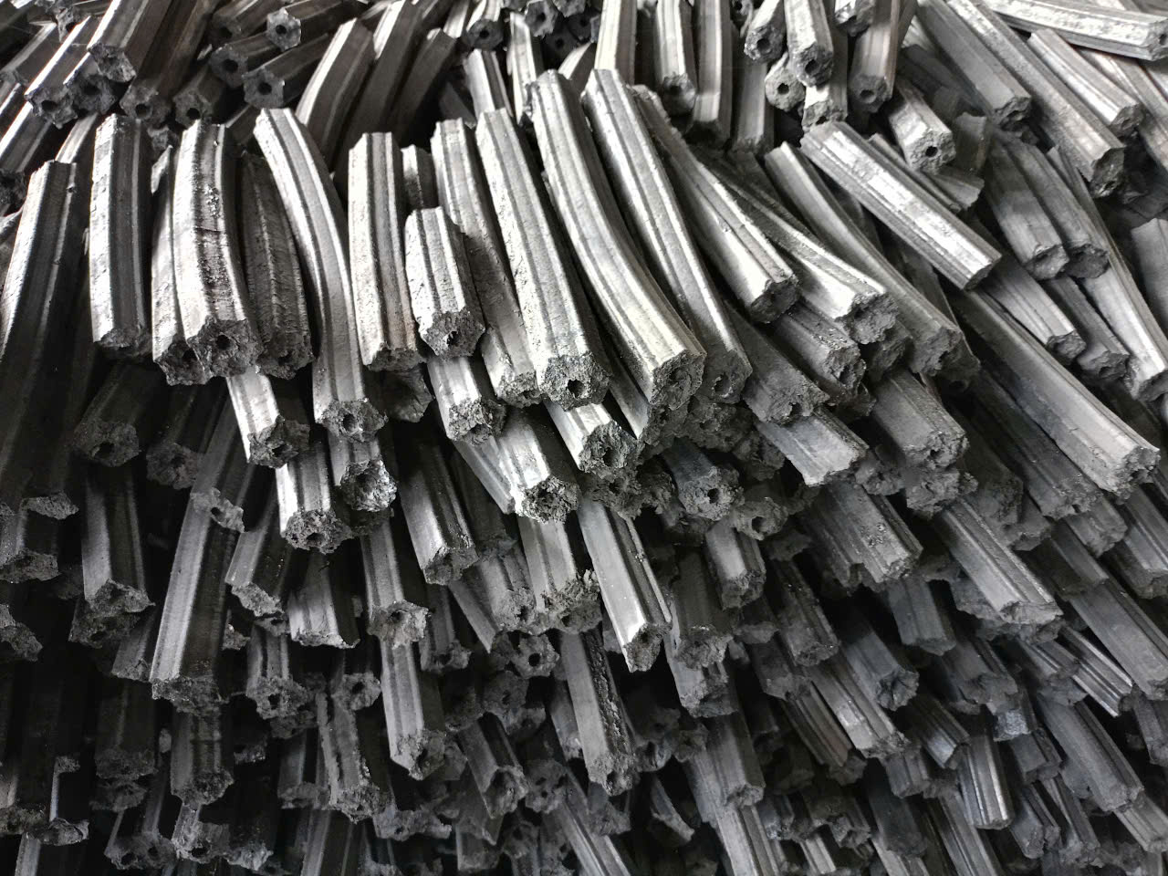 Cần tìm FWD báo giá cước vận tải hàng than mùn cưa đi Thổ Nhĩ Kỳ