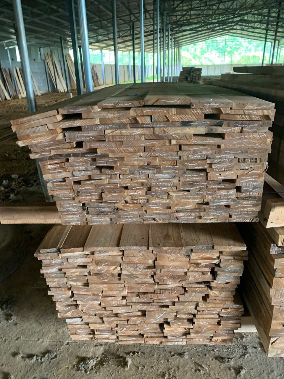 Cần tìm đơn vị vận tải vận chuyển mặt hàng gỗ teak từ cửa khẩu Lao Bảo về cảng Tiên Sa Đà Nẵng