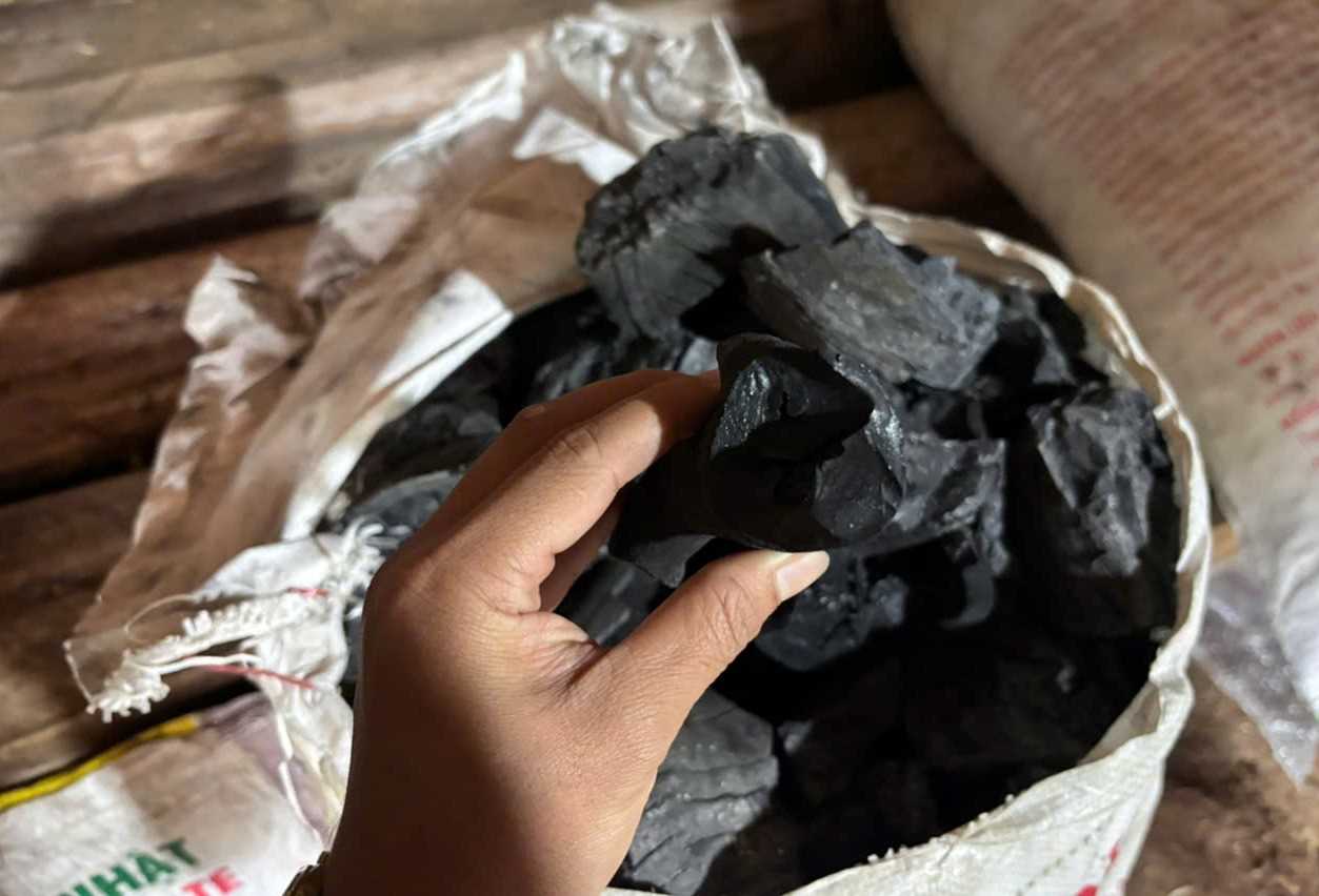 Cần tìm đơn vị vận tải sản phẩm than đen sang Oman