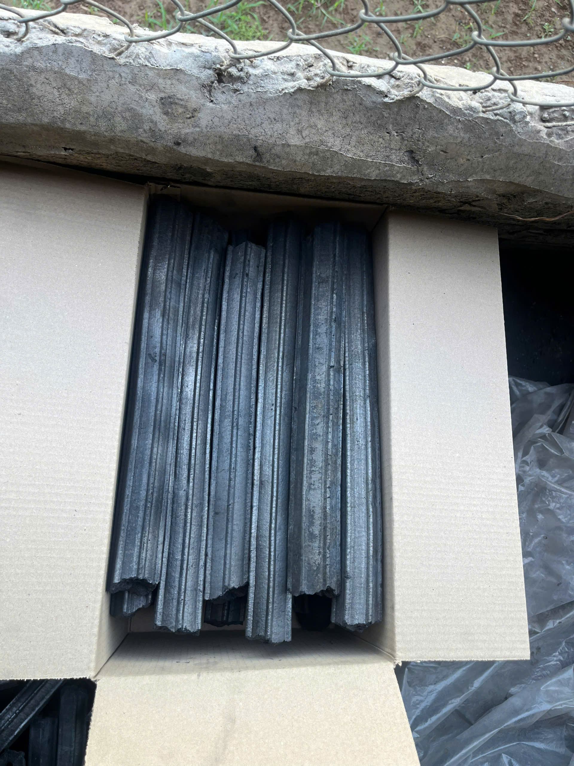 Chúng tôi cần tìm đơn vị vận tải biển đi Cảng Aqaba, Jordan cho đơn hàng than mùn cưa