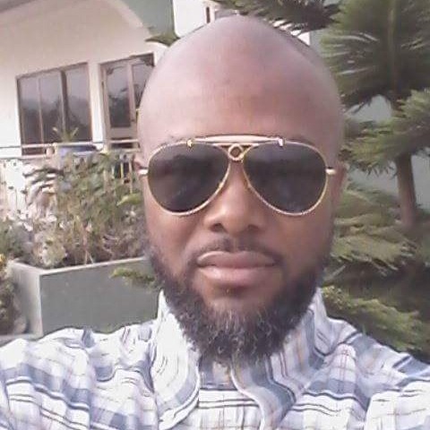Thương nhân người Ghana cần mua 2.000 chiếc áo polo và áo Jersey