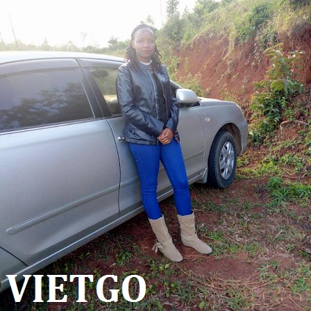 Nữ khách hàng đến từ Kenya cần tìm nhà cung cấp váy dài hàng tồn kho tại Việt Nam