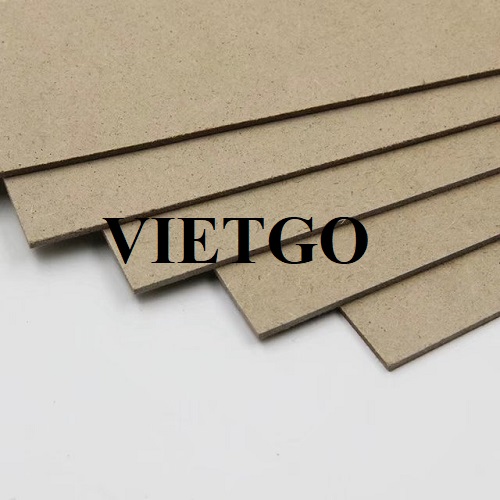 Đại diện văn phòng chi nhánh Thái Lan thay mặt công ty in ấn và thiết kế tại Đức tìm kiếm nhà cung cấp ván MDF