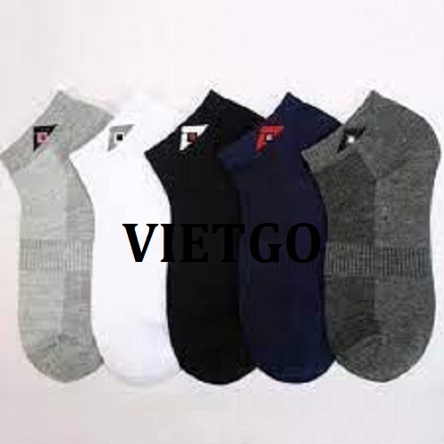Thương nhân đến từ UAE cần nhập khẩu bít tất