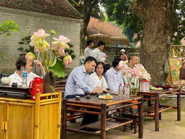 Trải nghiệm Trà ướp sen Hồ Tây - Tinh hoa Trà Việt tại Văn Miếu Quốc Tử Giám